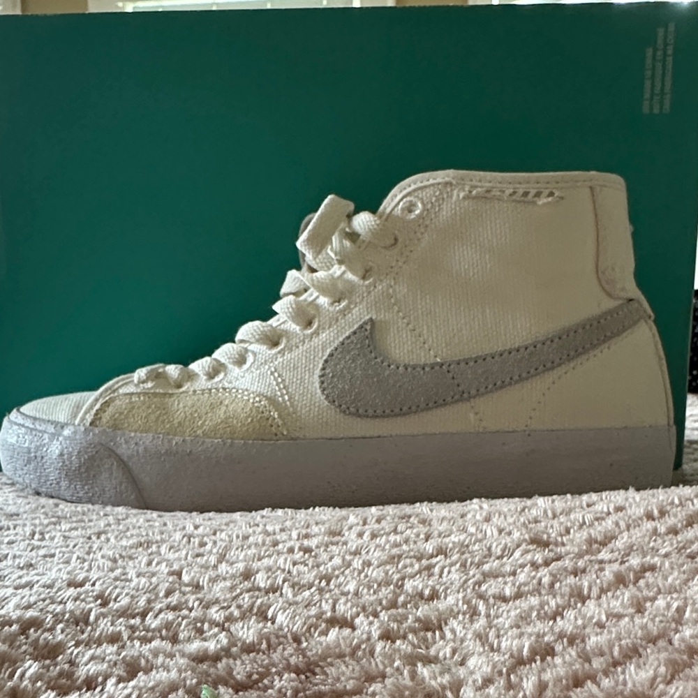 Nike SB BLAZE Cream and Gray Mid Top Sneakers